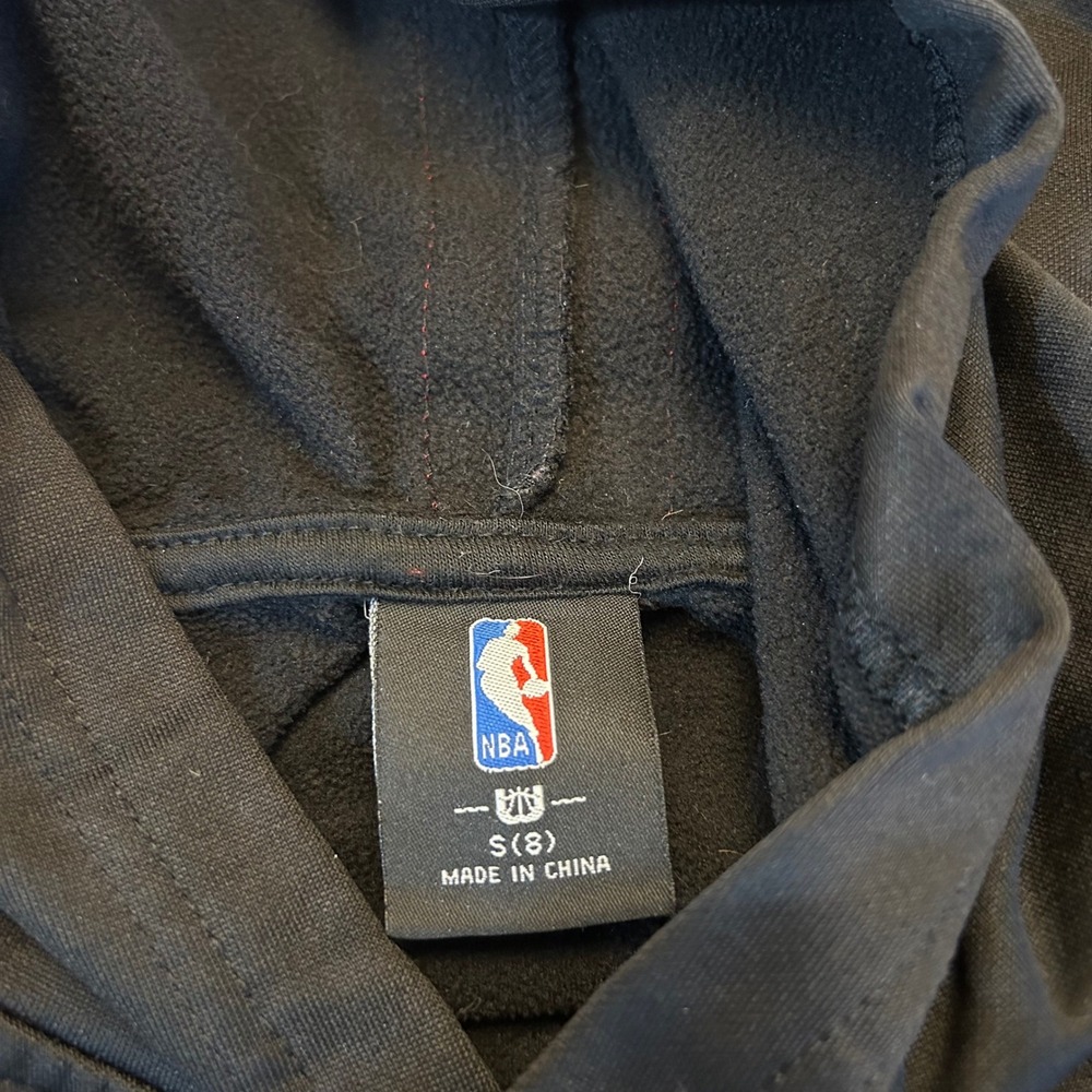 NBA Chicago Bulls Hoodie Kids Size S (8) Black Excellent Striped Raglan Sleeve - Picture 3 of 4